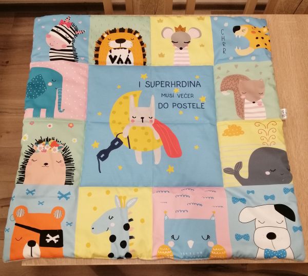 Kontrastní podložka/deka - Kontrastní podložka/deka 80x80cm ze 100% bavlněného plátna a z druhé strany minky vysoké gramáže.