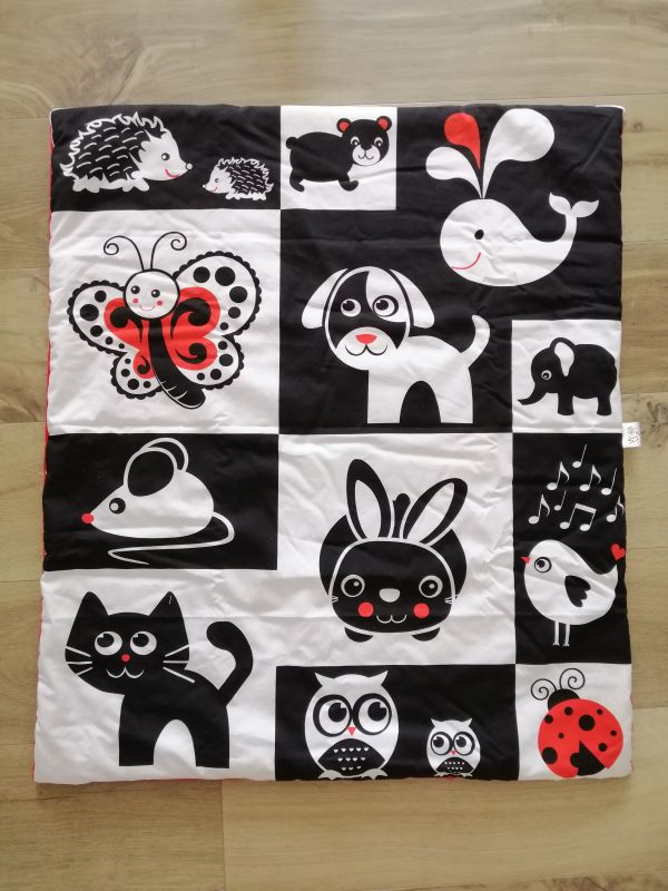 Kontrastní podložka/deka - Kontrastní podložka/deka 80x80cm ze 100% bavlněného plátna a z druhé strany minky vysoké gramáže.